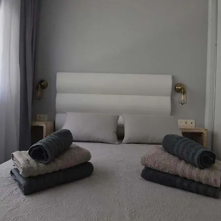 Follow The Glamour! Design And Total White Apartment *