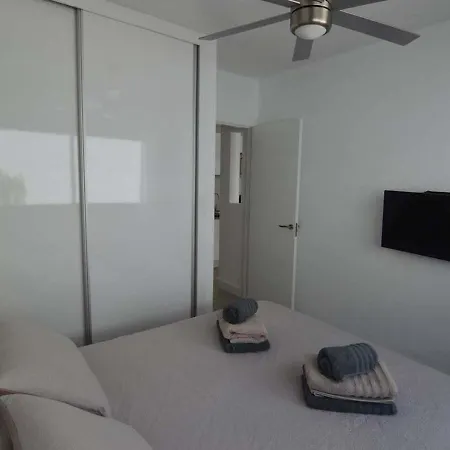 Follow The Glamour! Design And Total White Corralejo